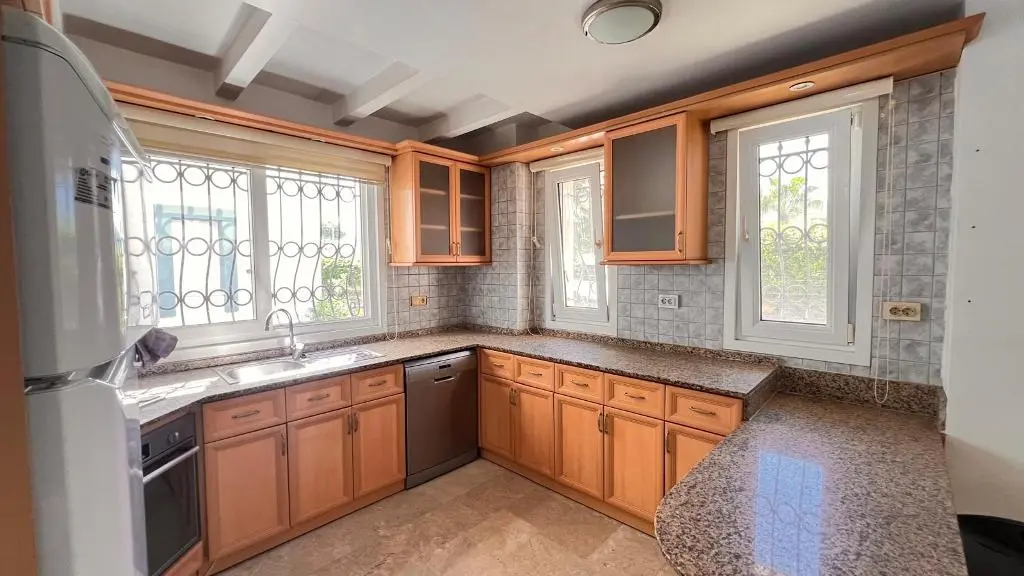 Fitted kitchen